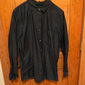 Banana Republic button down demon shirt in size L.